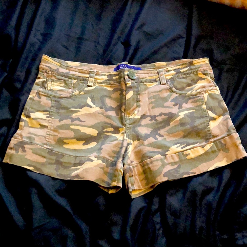 Miley Cyrus MAX Size 7 (Camo)
